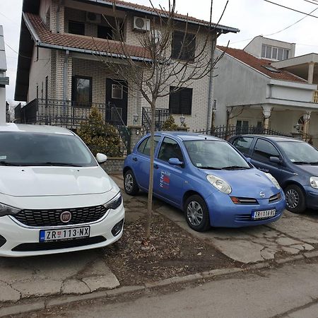 Apartmani Diksi 兹雷尼亚宁 外观 照片