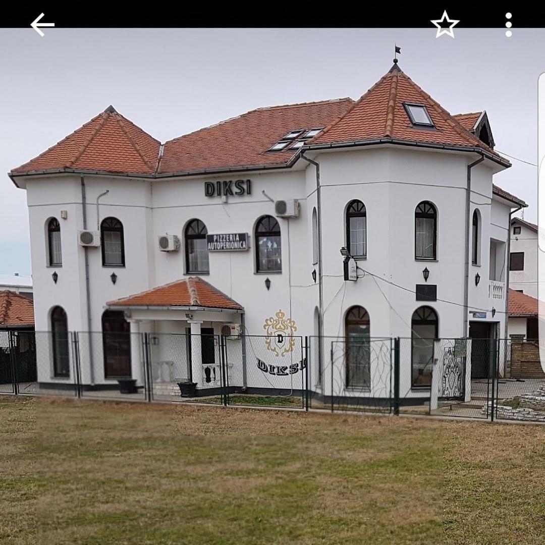 Apartmani Diksi 兹雷尼亚宁 外观 照片