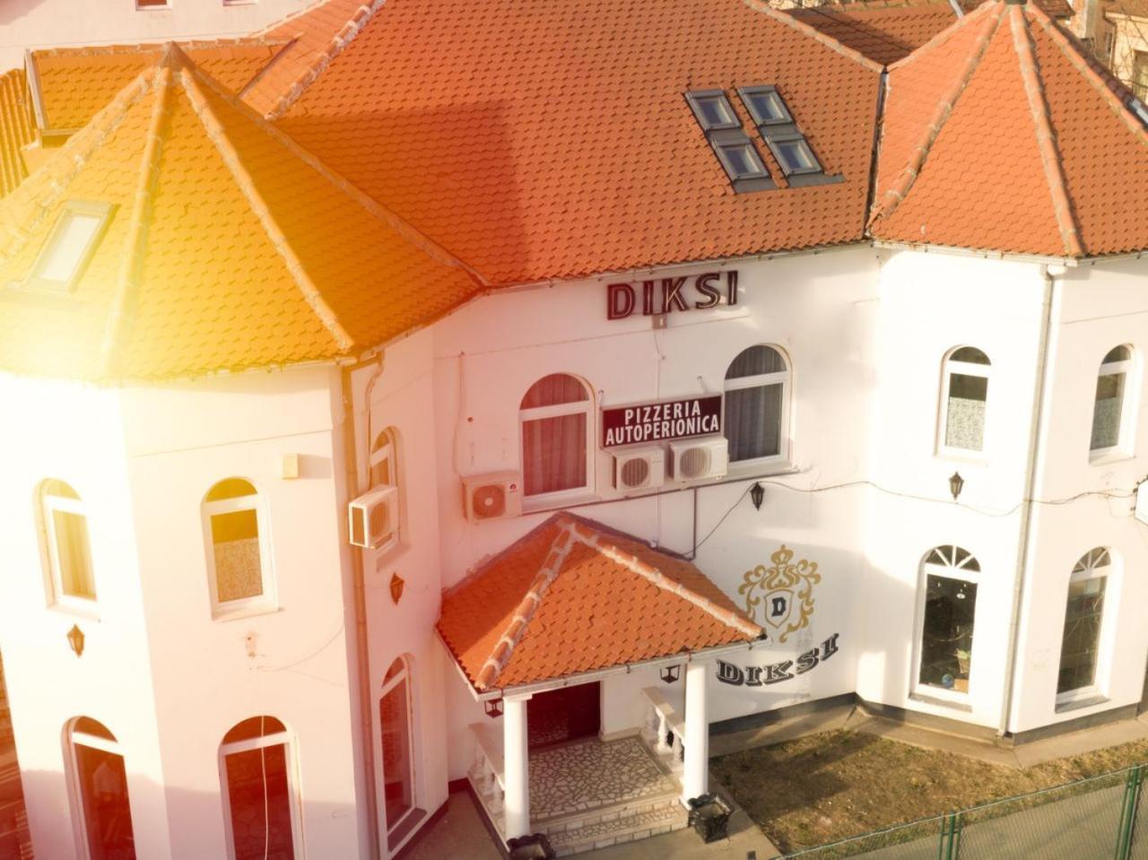 Apartmani Diksi 兹雷尼亚宁 外观 照片