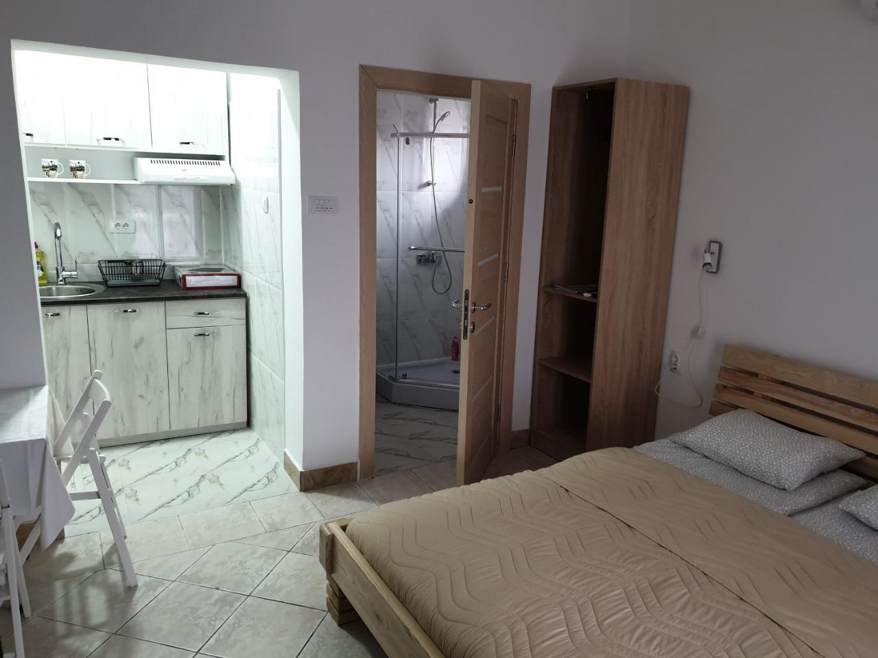 Apartmani Diksi 兹雷尼亚宁 外观 照片