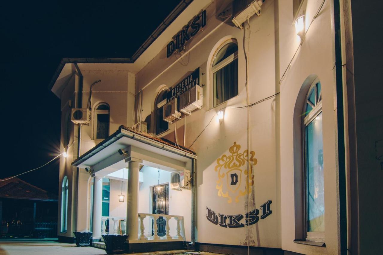 Apartmani Diksi 兹雷尼亚宁 外观 照片